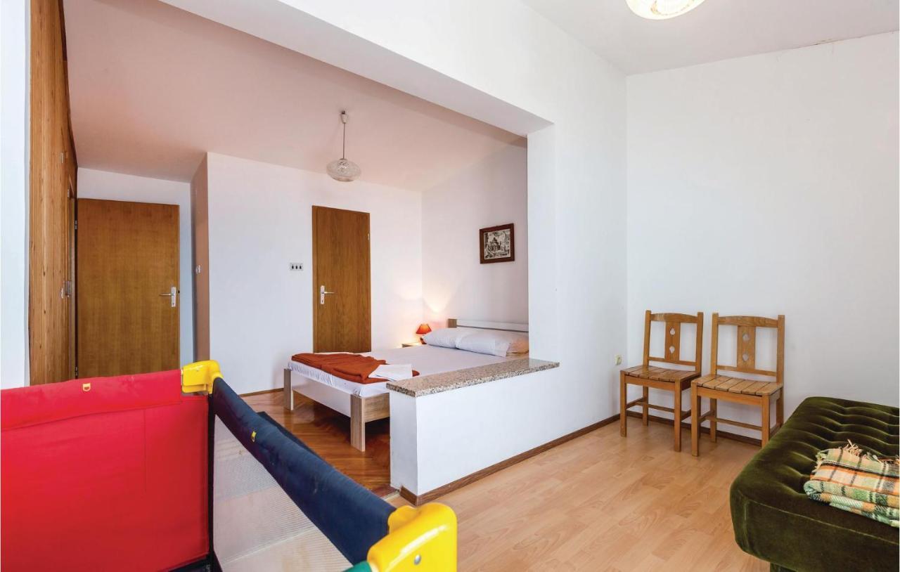 Cozy Apartment In Novi Vinodolski With Kitchen المظهر الخارجي الصورة