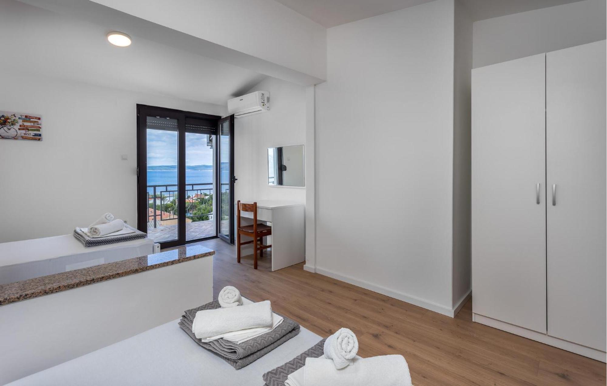 Cozy Apartment In Novi Vinodolski With Kitchen المظهر الخارجي الصورة