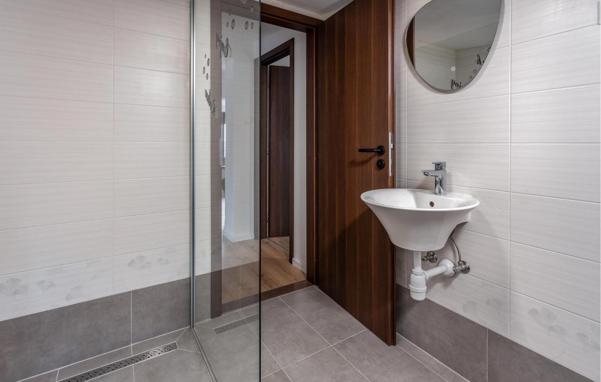 Cozy Apartment In Novi Vinodolski With Kitchen المظهر الخارجي الصورة