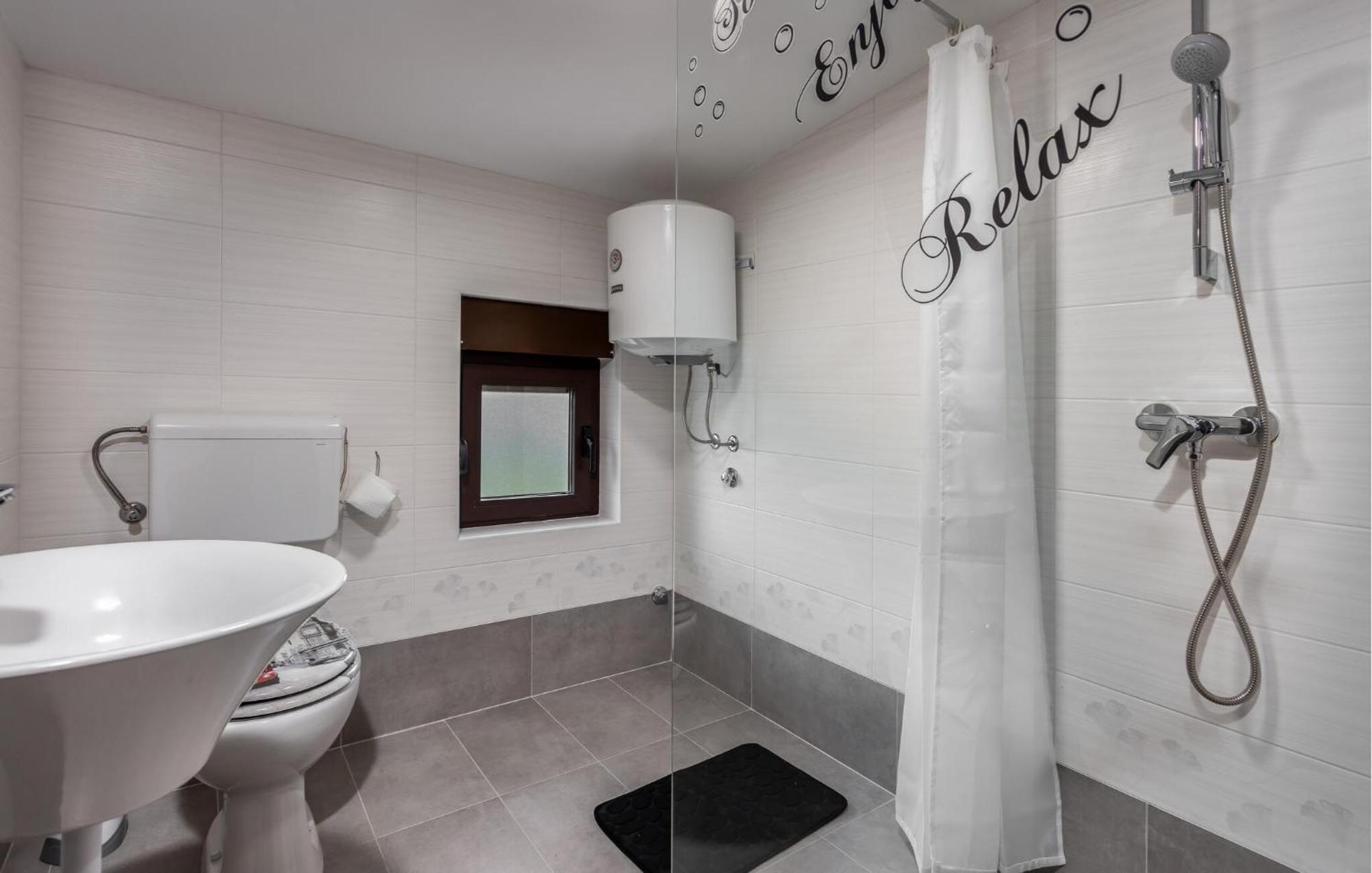 Cozy Apartment In Novi Vinodolski With Kitchen المظهر الخارجي الصورة