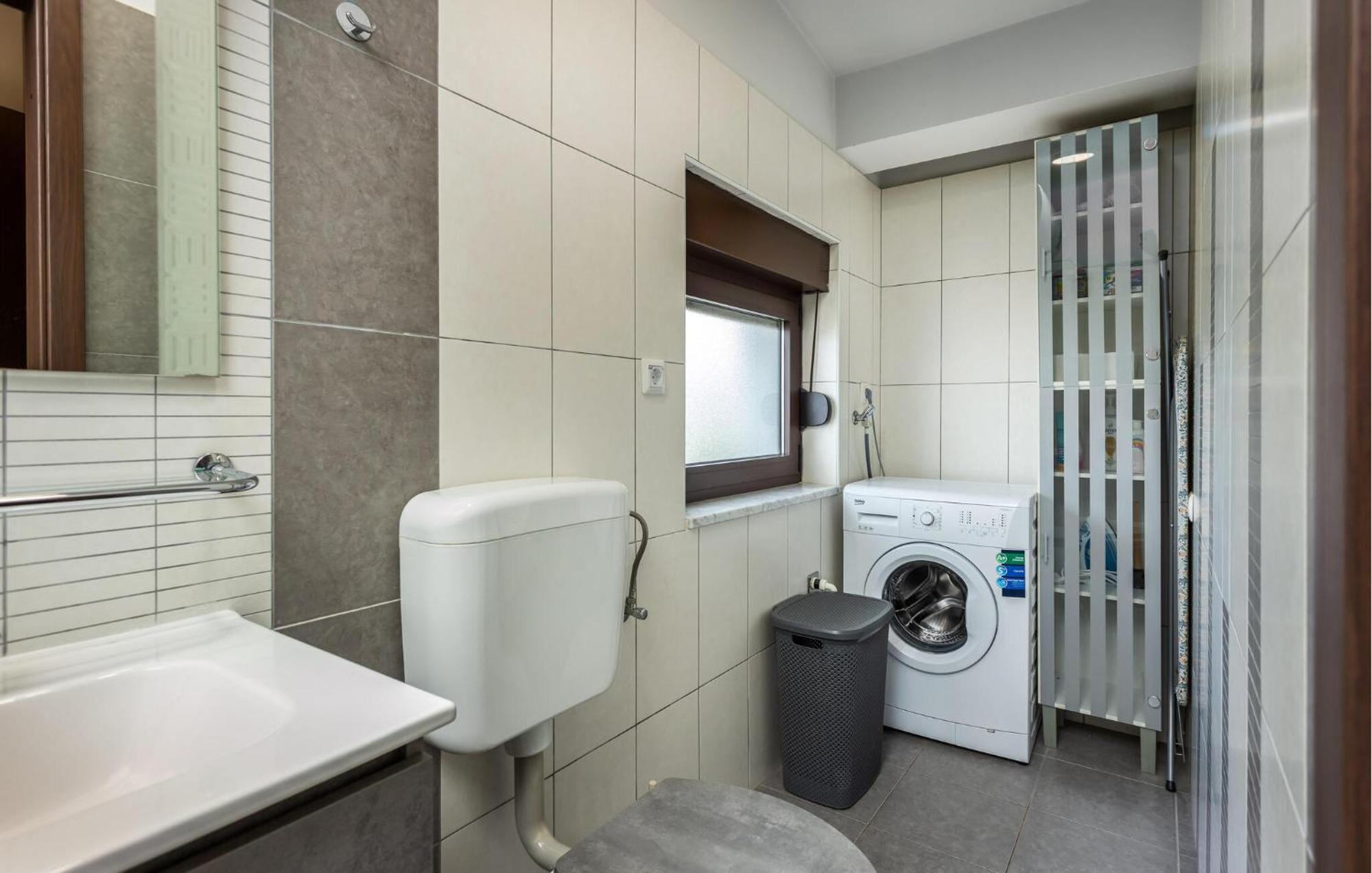Cozy Apartment In Novi Vinodolski With Kitchen المظهر الخارجي الصورة