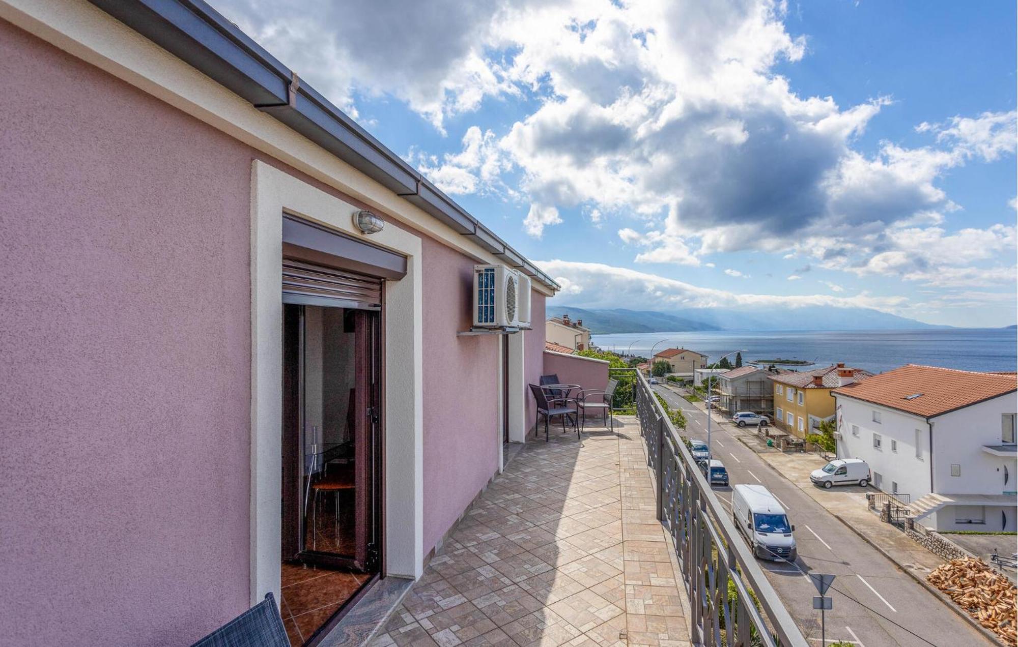 Cozy Apartment In Novi Vinodolski With Kitchen المظهر الخارجي الصورة