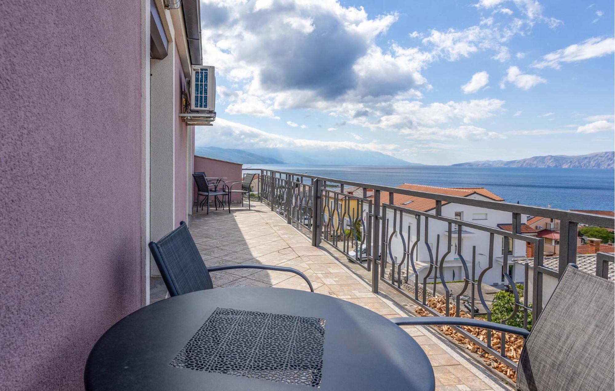 Cozy Apartment In Novi Vinodolski With Kitchen المظهر الخارجي الصورة